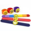 Silicona personalizada barata al por mayor Led Slap Snap Wristband Regla